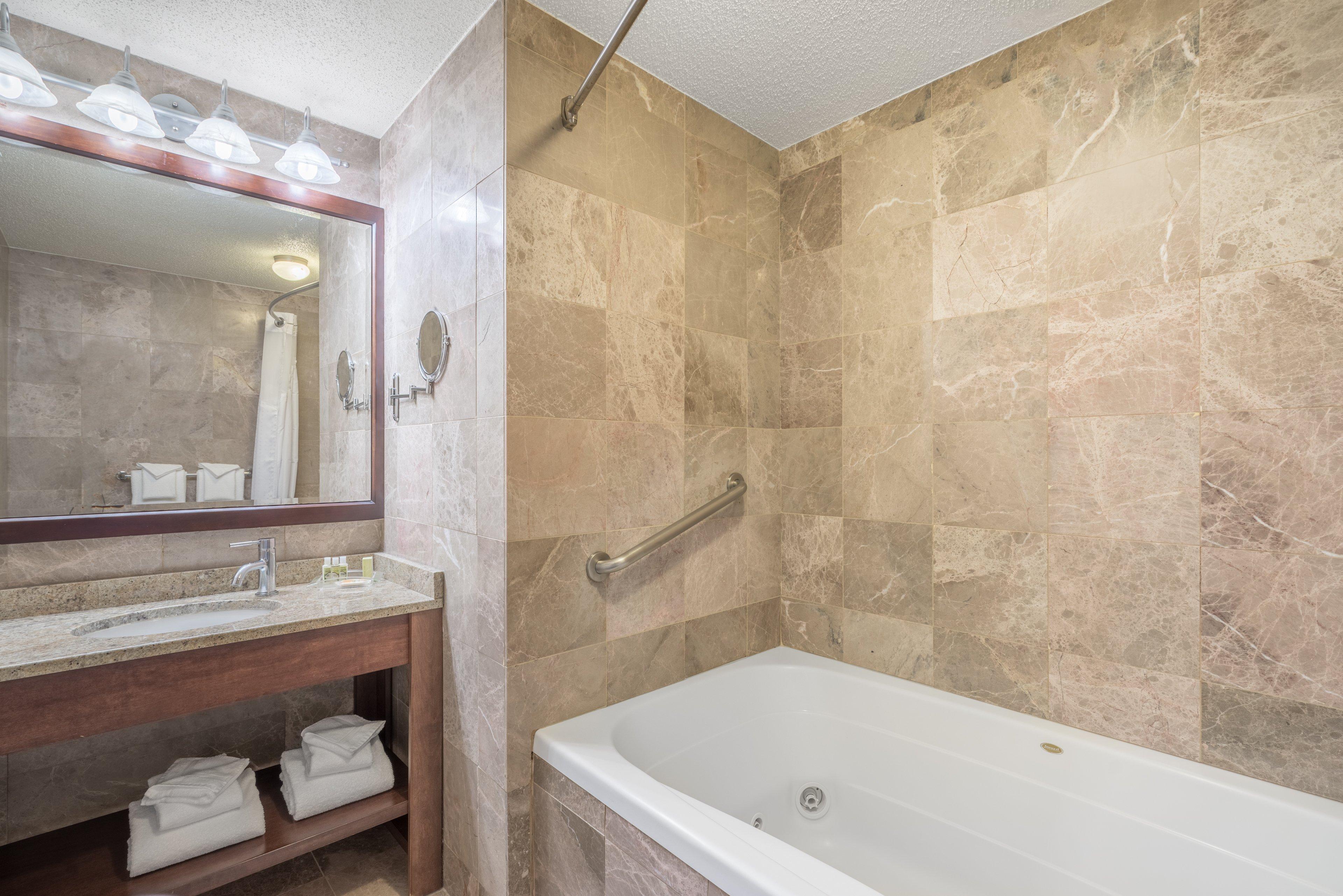 Holiday Inn Cape Cod - Hyannis By Ihg Exterior photo