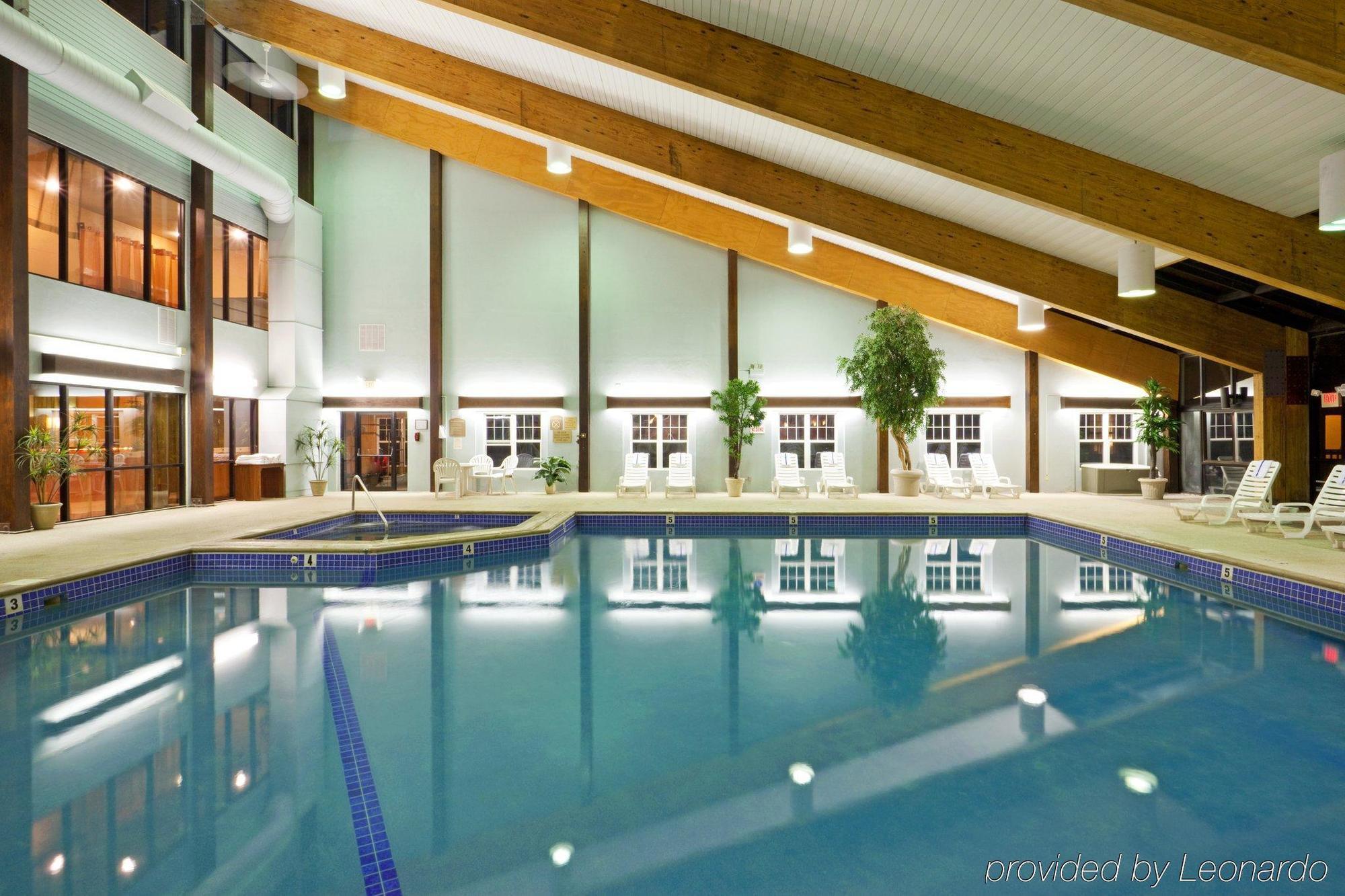 Holiday Inn Cape Cod - Hyannis By Ihg Exterior photo